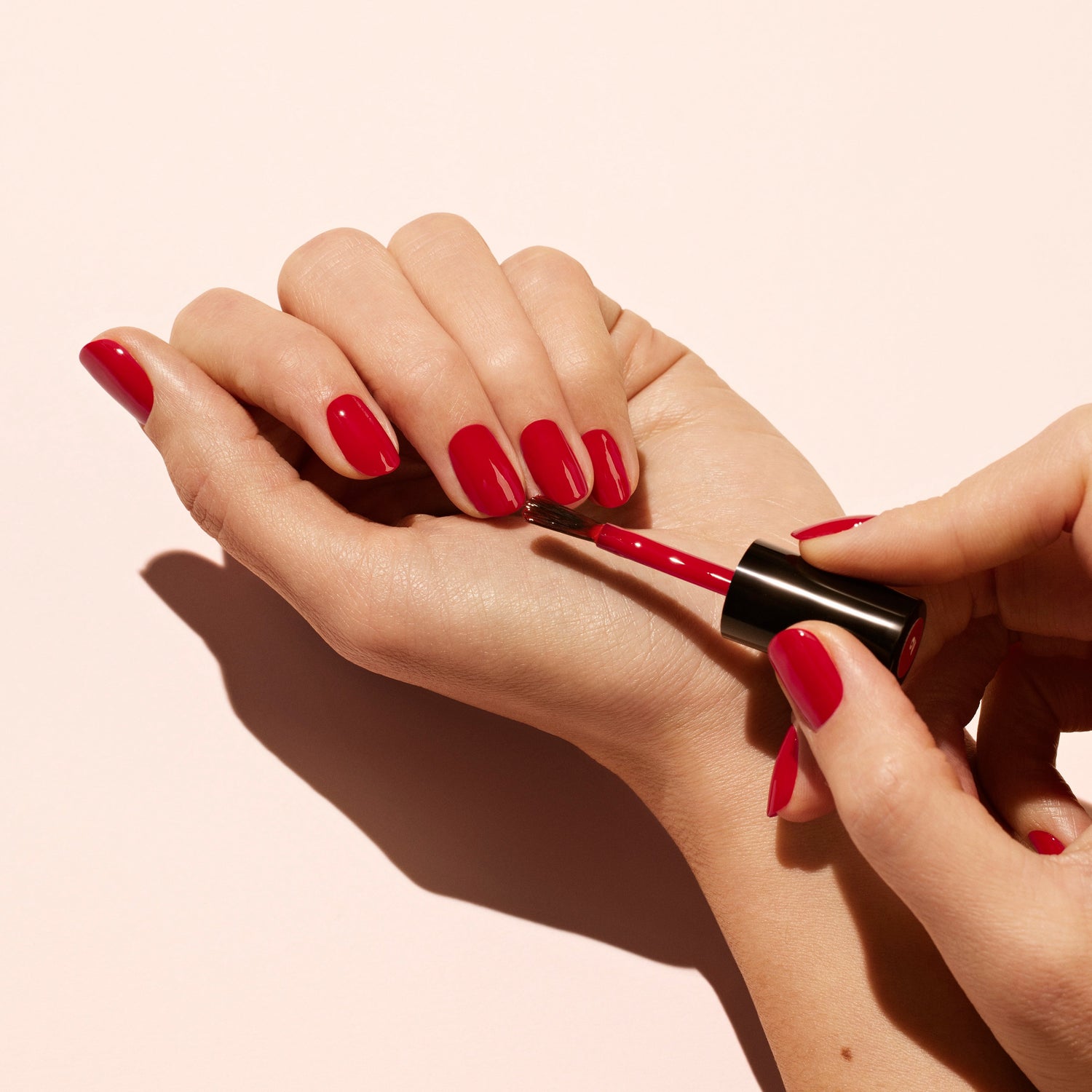 Le vernis semi-permanent abîme les ongles, vrai ou faux ?