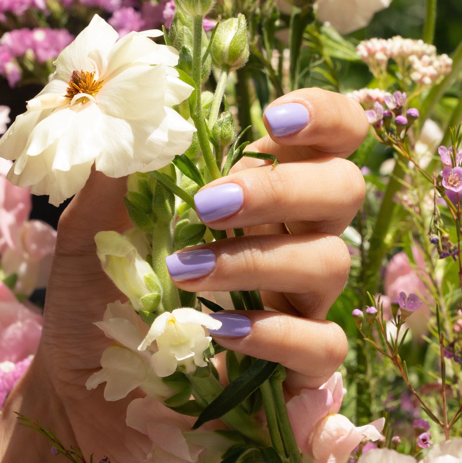 Ongles violets : idées de manucures tendance pour chaque saison